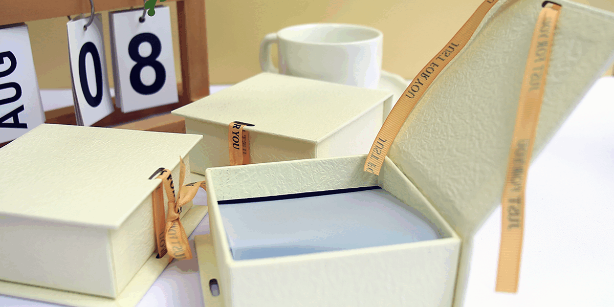 rigid paper box for seasonal gifts