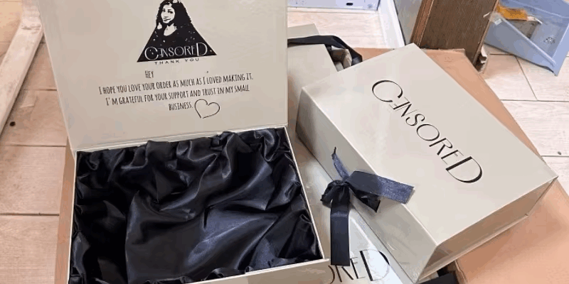 Custom Luxury Magnetic Folding Cardboard Gift Box with Logo Print (5) magnetic folding cardboard gift box