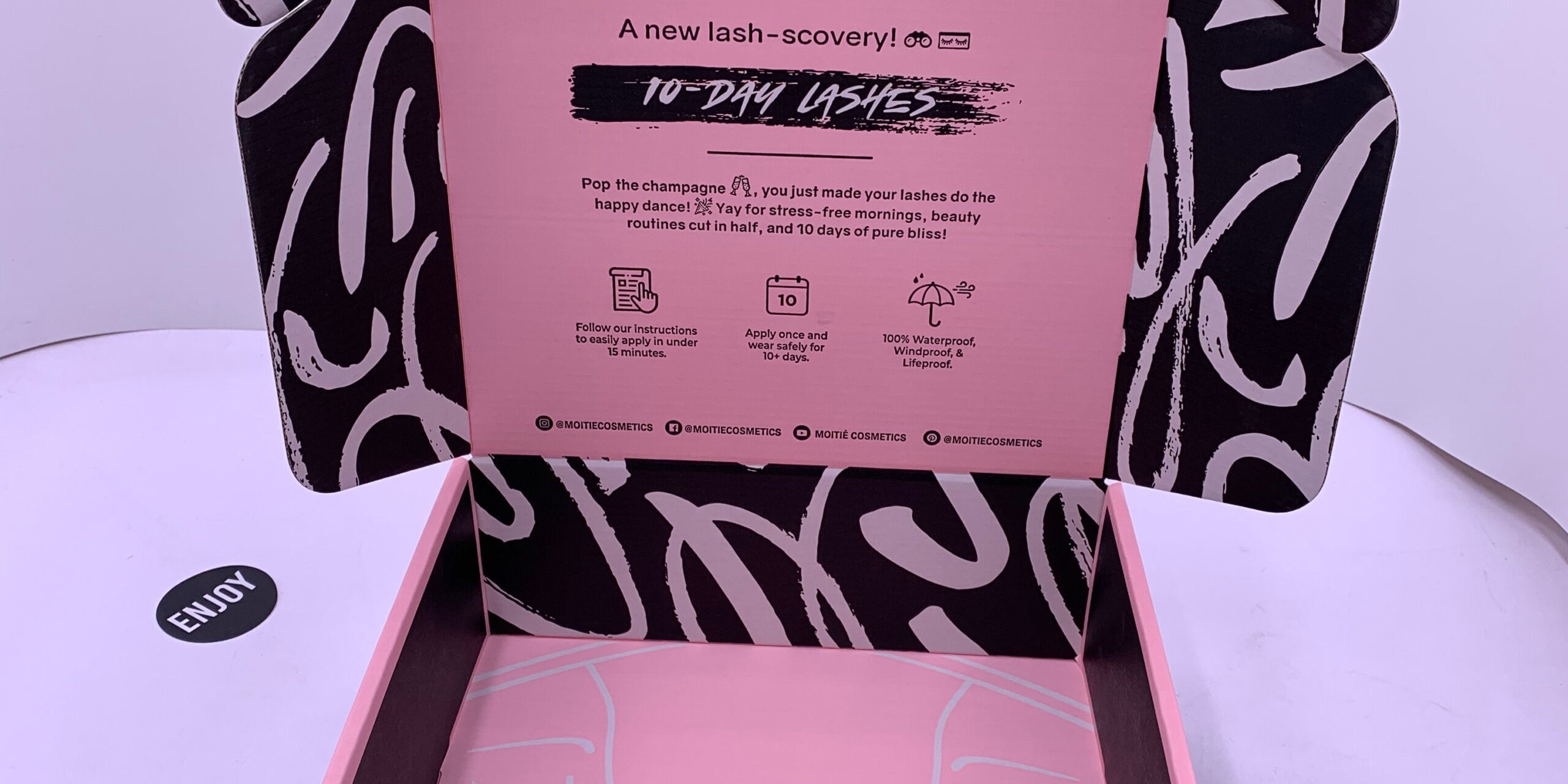 corrugated mailer box with UV coating