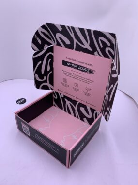 corrugated mailer box with UV coating
