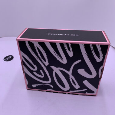 corrugated mailer box with UV coating