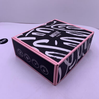 corrugated mailer box with UV coating