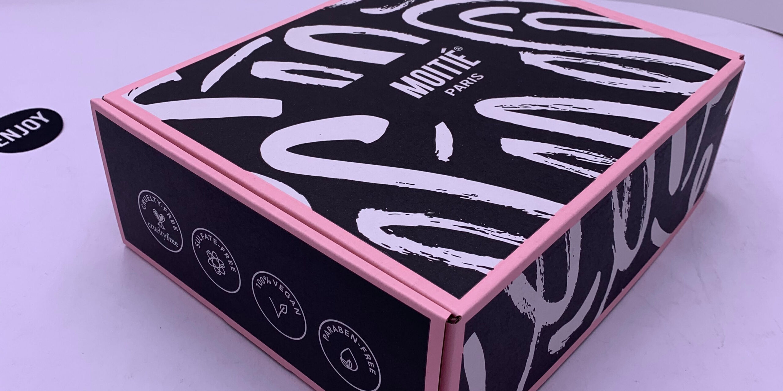 corrugated mailer box with UV coating