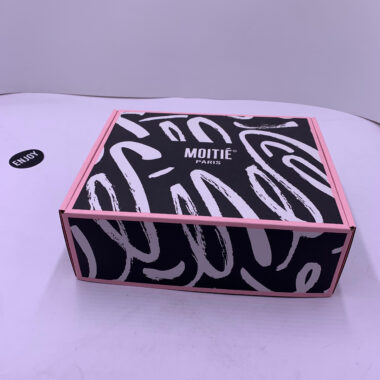 corrugated mailer box with UV coating