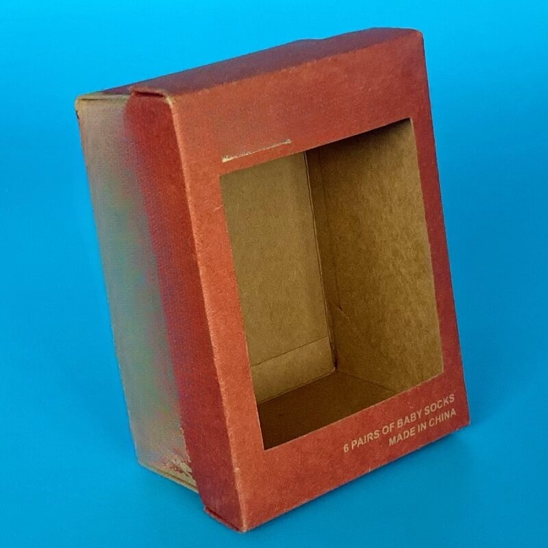 self-erecting window box for retail display