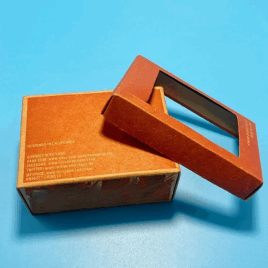 self-erecting window box for retail display