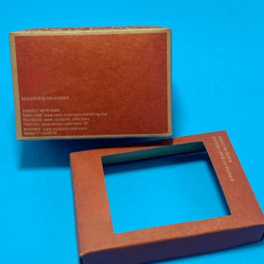 self-erecting window box for retail display