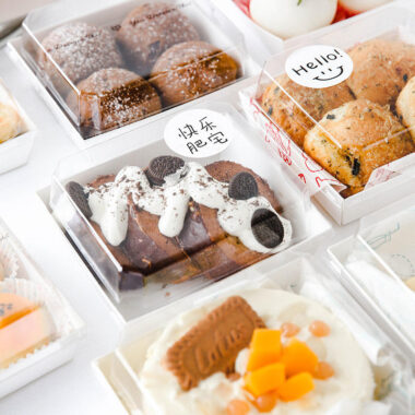 Transparent rectangular dessert cake
