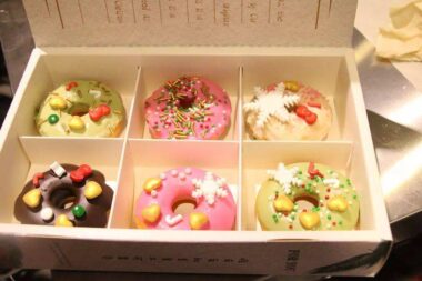 Luxury recyclable paper cake box