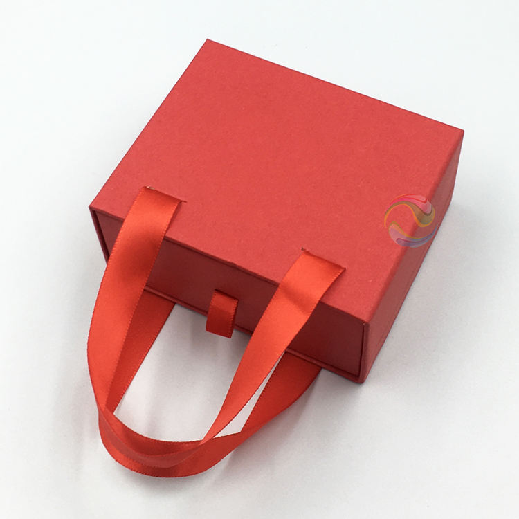 White luxury sliding drawer jewelry box