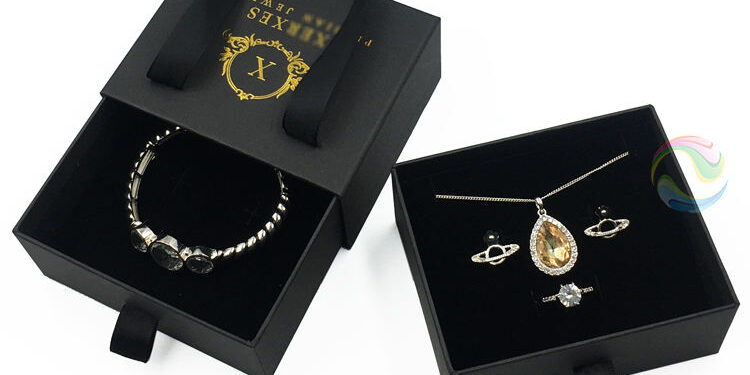 White luxury sliding drawer jewelry box